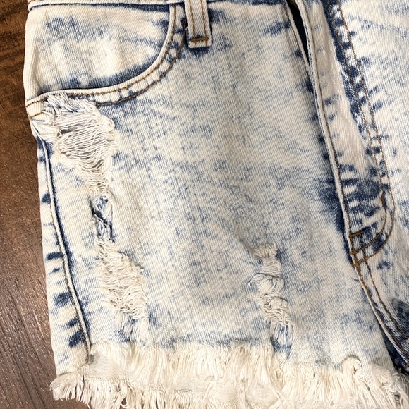 High waisted studded jean shorts - Picture 3 of 4